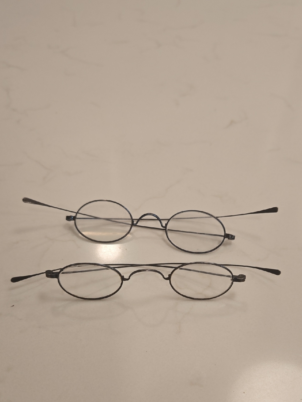 Vintage Classic Oval Black Metal Reading Glasses - Unbranded